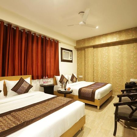 Hotel Ark Suites At Airport Ню Делхи Екстериор снимка