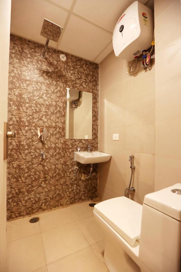 Hotel Ark Suites At Airport Ню Делхи Екстериор снимка