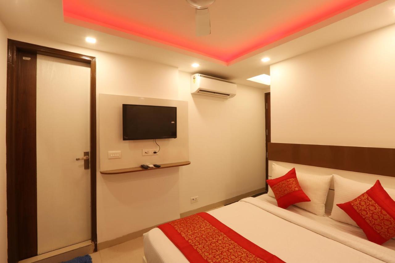 Hotel Ark Suites At Airport Ню Делхи Екстериор снимка