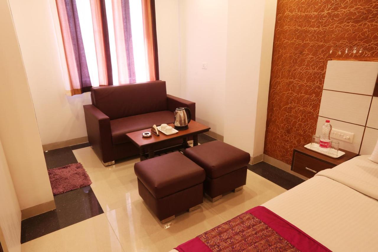Hotel Ark Suites At Airport Ню Делхи Екстериор снимка