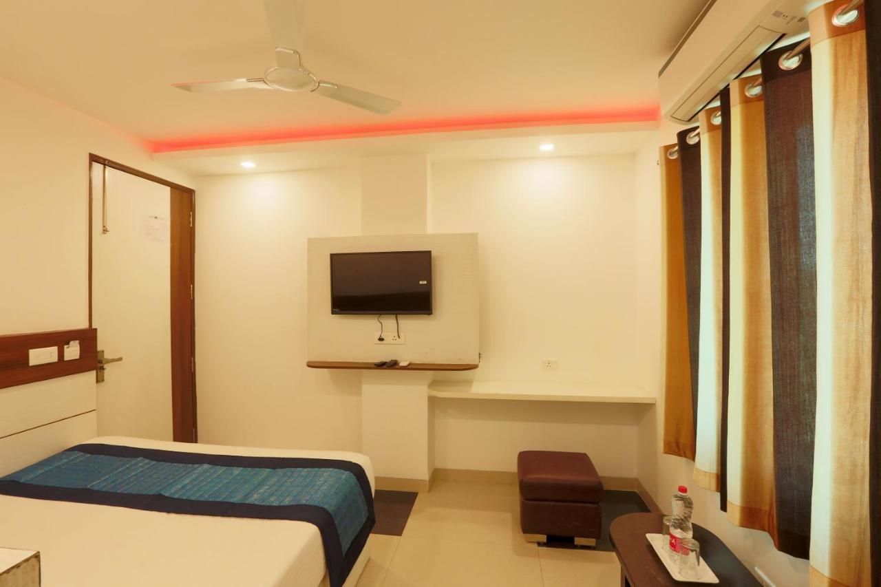 Hotel Ark Suites At Airport Ню Делхи Екстериор снимка
