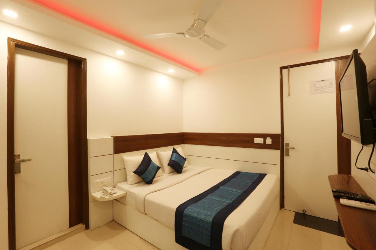 Hotel Ark Suites At Airport Ню Делхи Екстериор снимка