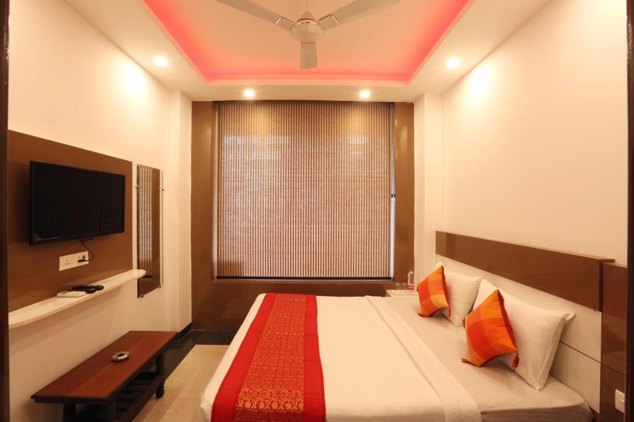 Hotel Ark Suites At Airport Ню Делхи Екстериор снимка