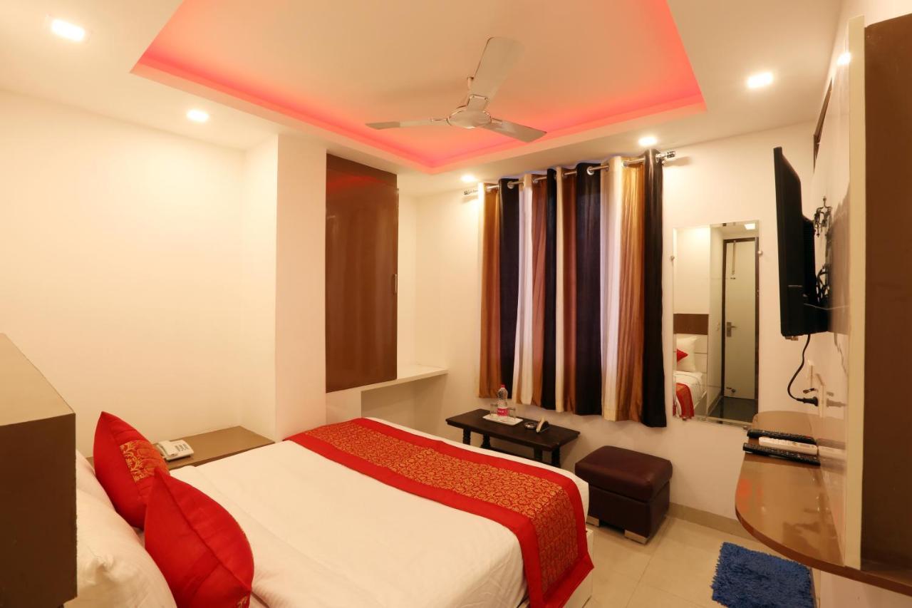 Hotel Ark Suites At Airport Ню Делхи Екстериор снимка