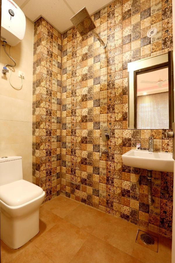 Hotel Ark Suites At Airport Ню Делхи Екстериор снимка