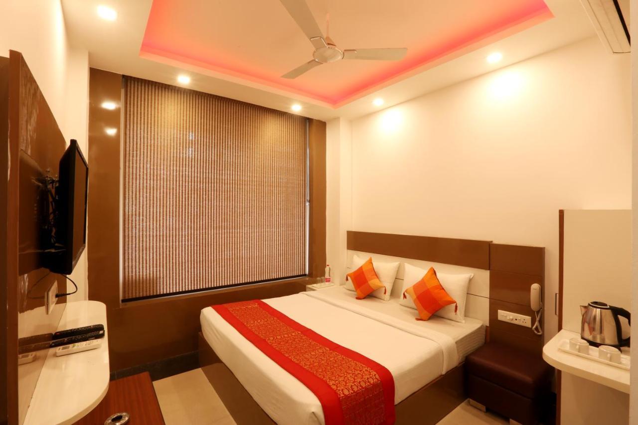 Hotel Ark Suites At Airport Ню Делхи Екстериор снимка